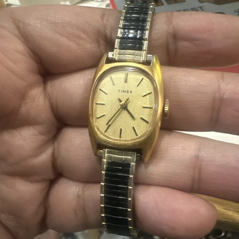 Working Vintage Timex Britain Ladies Watch Manual Wind Gold Tone 21mm Fit 7 Rare